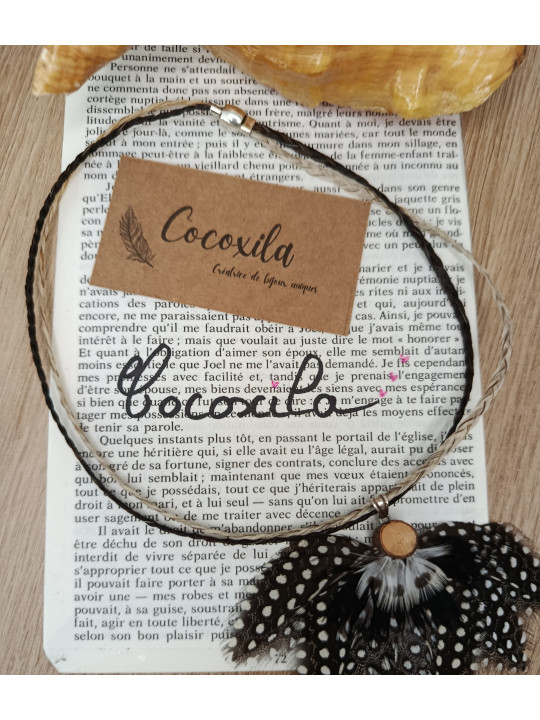 Collier en crin de cheval et pendentif en plumes naturelles