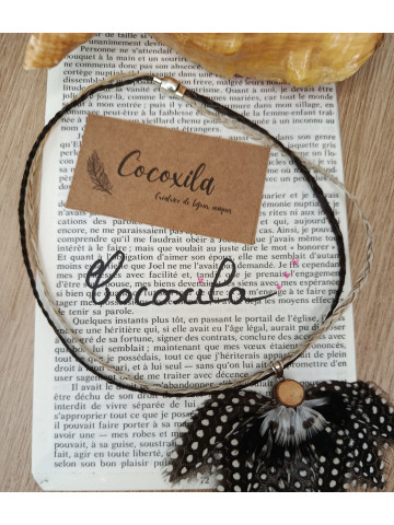 Collier en crin de cheval et pendentif en plumes naturelles