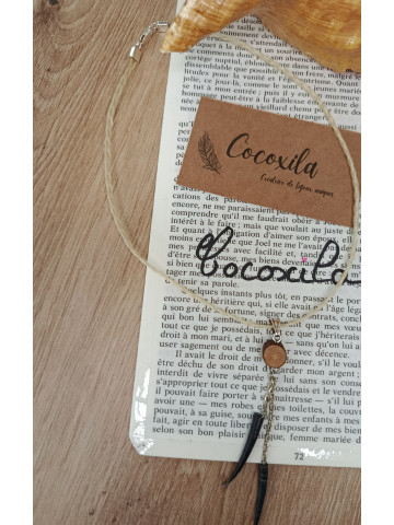 Collier en crin de cheval et pendentif en coquillages