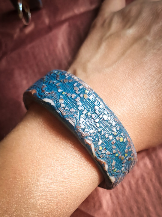 Parure artisanale bleue effet céramique | Bague, bracelet, boucles