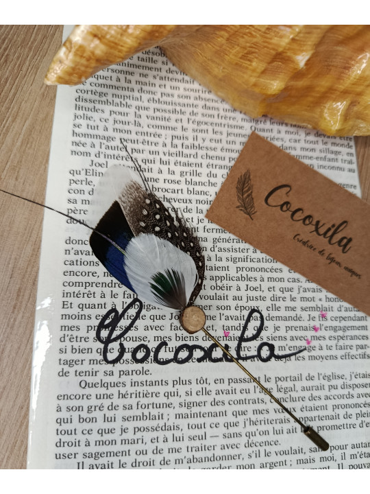 Broche en plumes naturelles