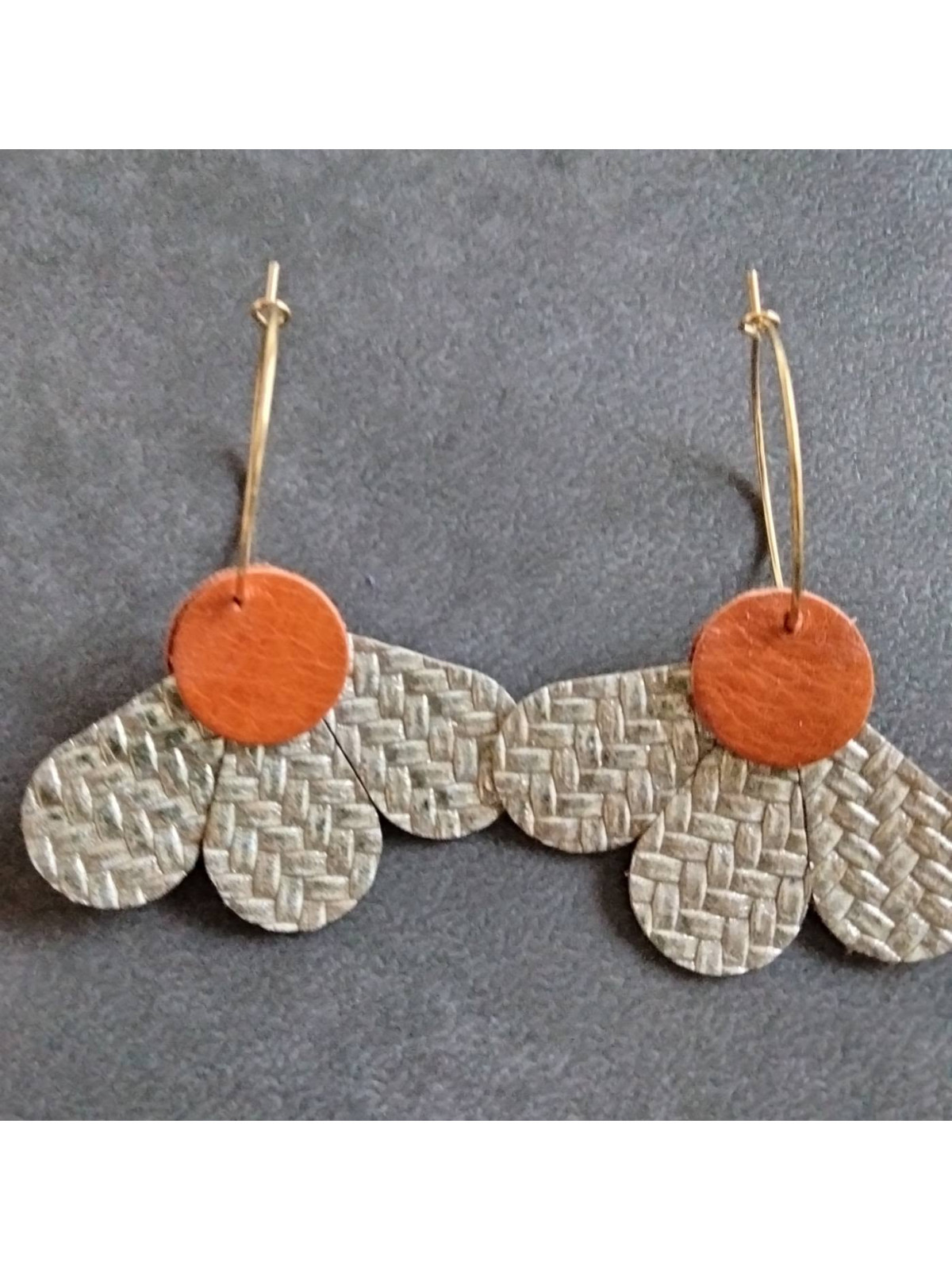 Boucles d'oreilles demi-fleur
