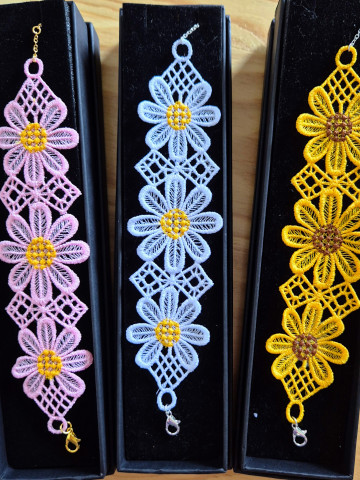 Bracelet brodé marguerite