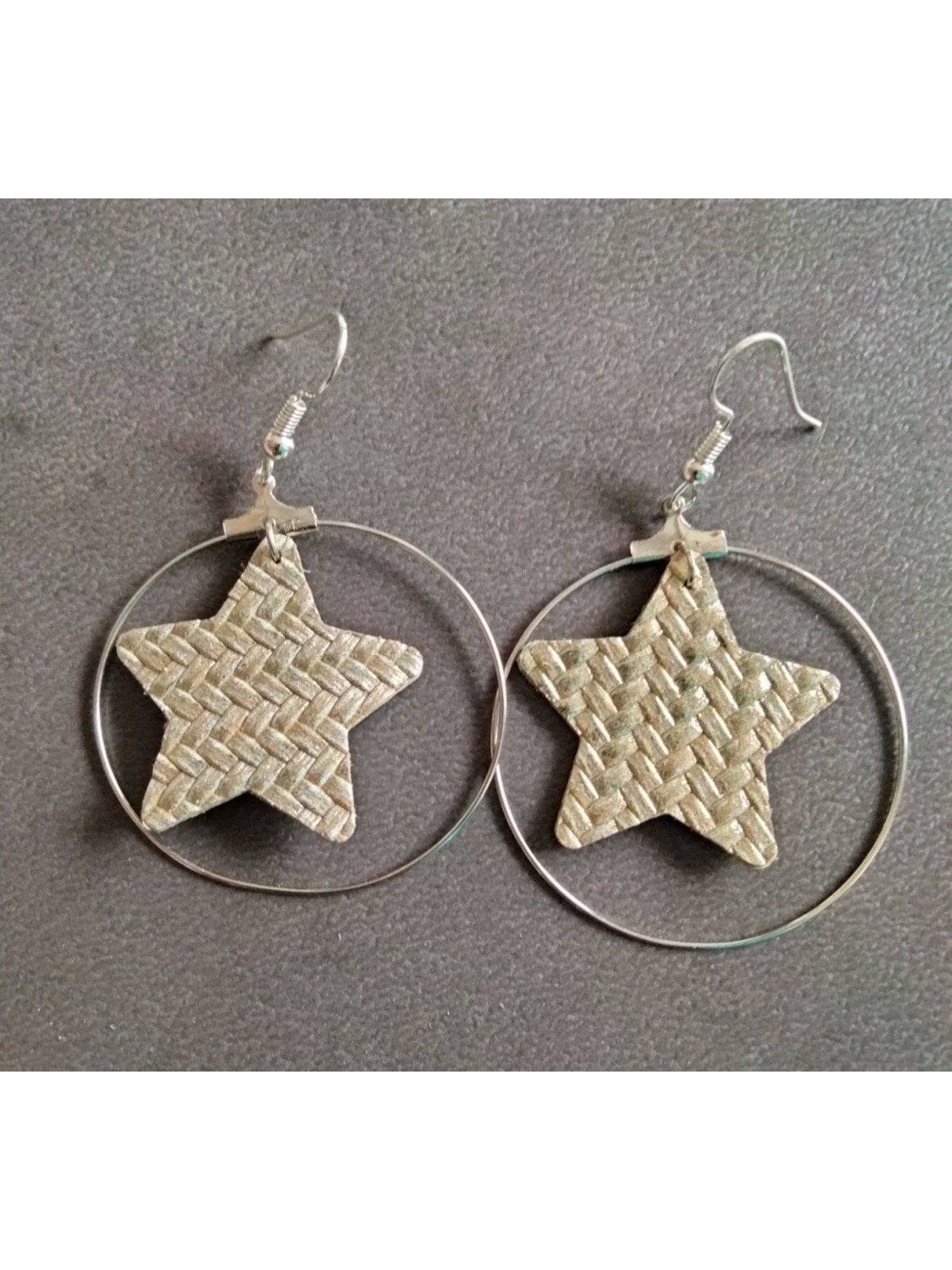 Boucles d'oreilles anneaux avec étoile