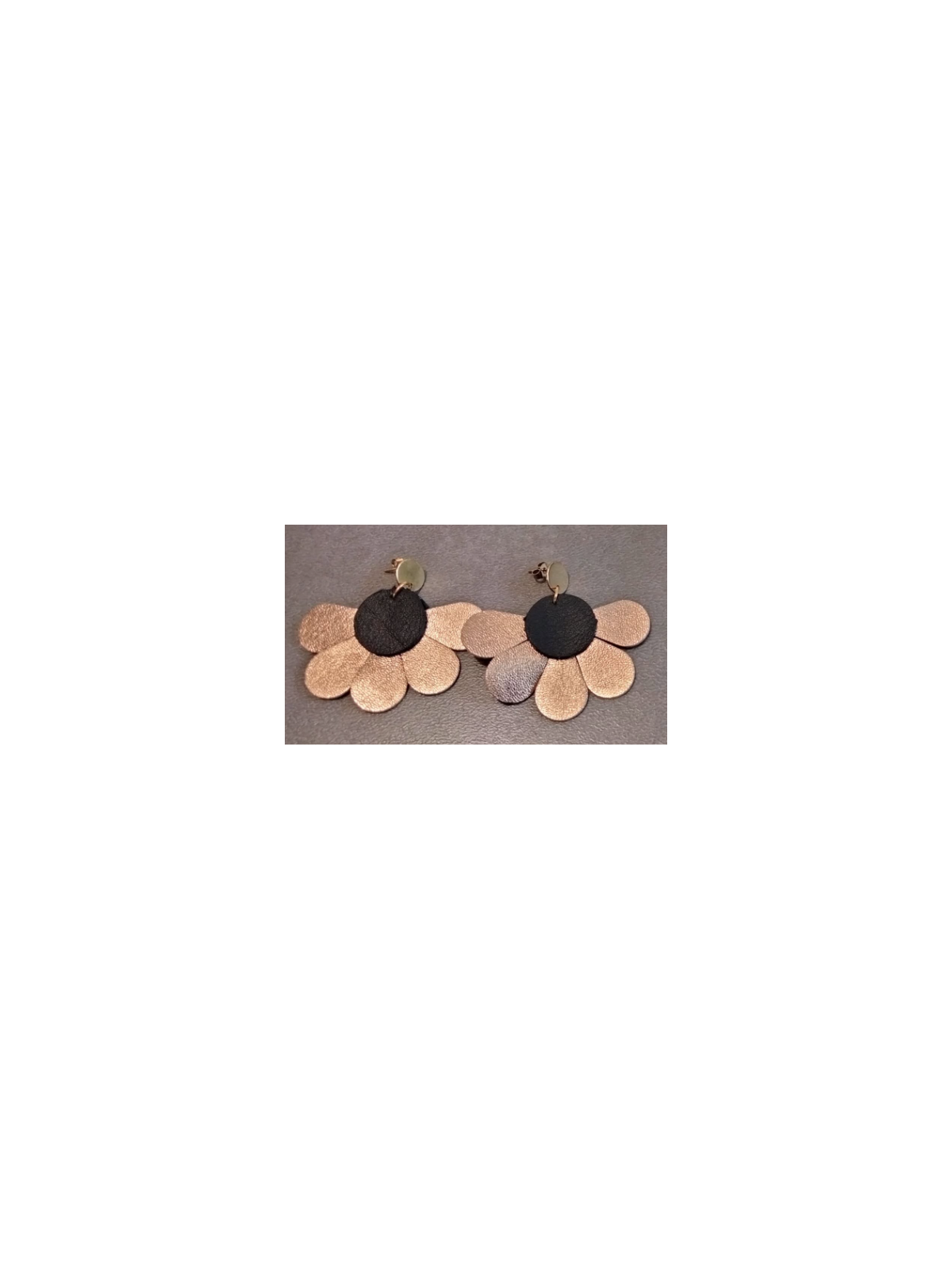 Boucles d'oreilles demi-fleur