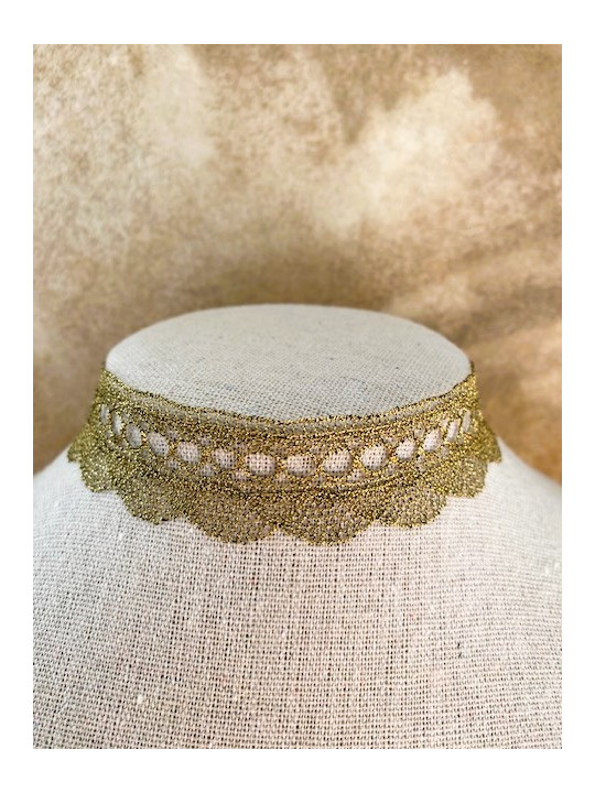Calliste, un collier ras de cou en dentelle métal des années 30