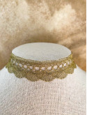 Calliste, un collier ras de cou en dentelle métal des années 30