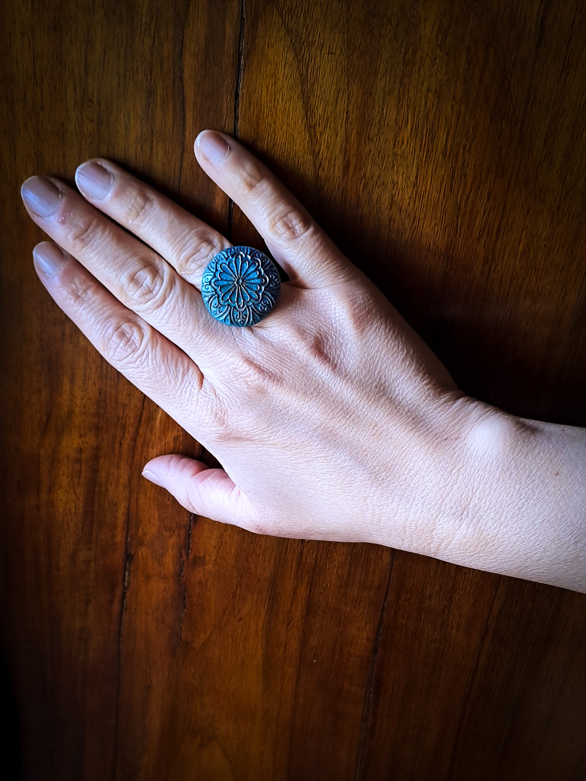 Bague florale artisanale bleue en argile polymère réglable