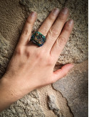 Bague fleurie artistique sculptée bleu vert doré – Pièce unique artisanale