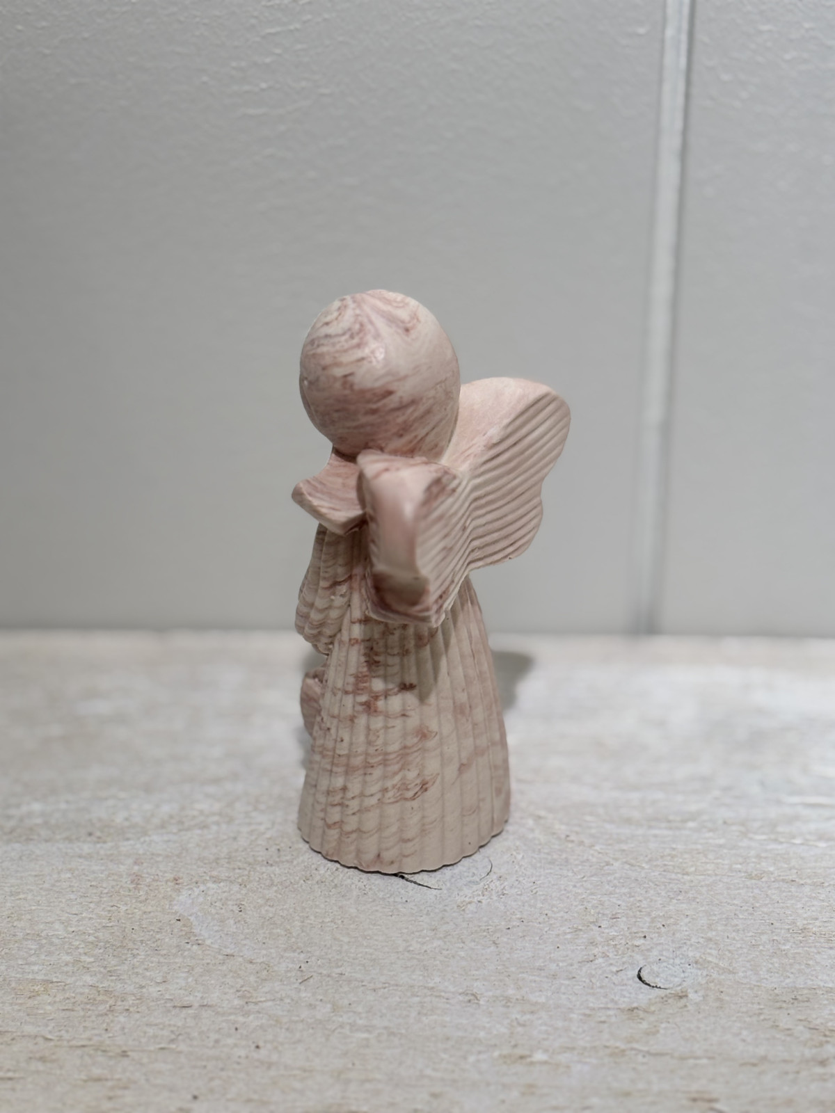 Figurine ange cœur marbré rouge