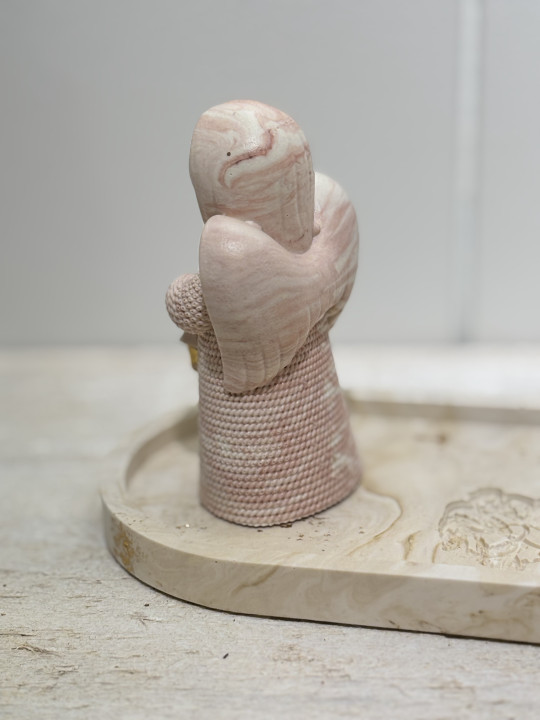 Figurine ange rouge lanterne dorée 