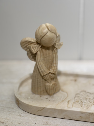 Figurine ange cœur beige foncé 