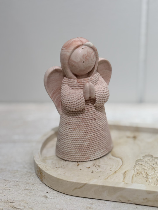 Figurine ange rouge prière 