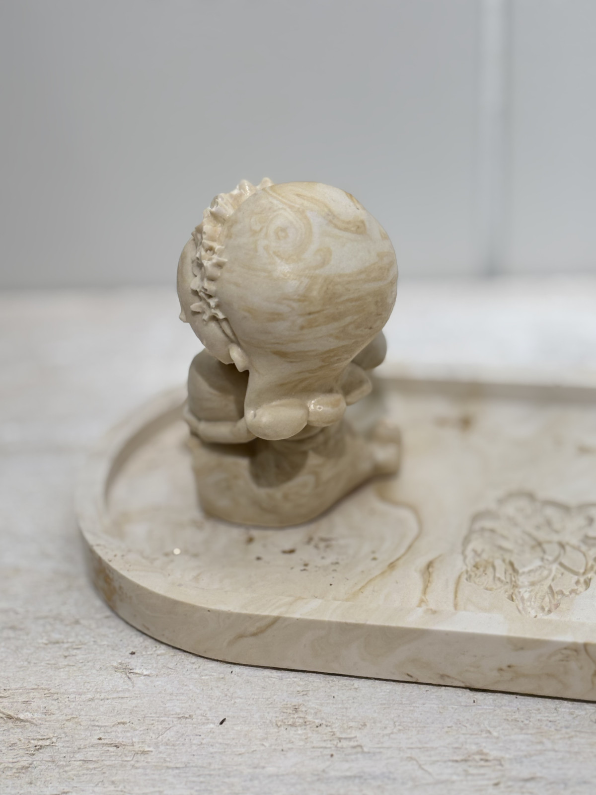 Figurine fillette cœur 