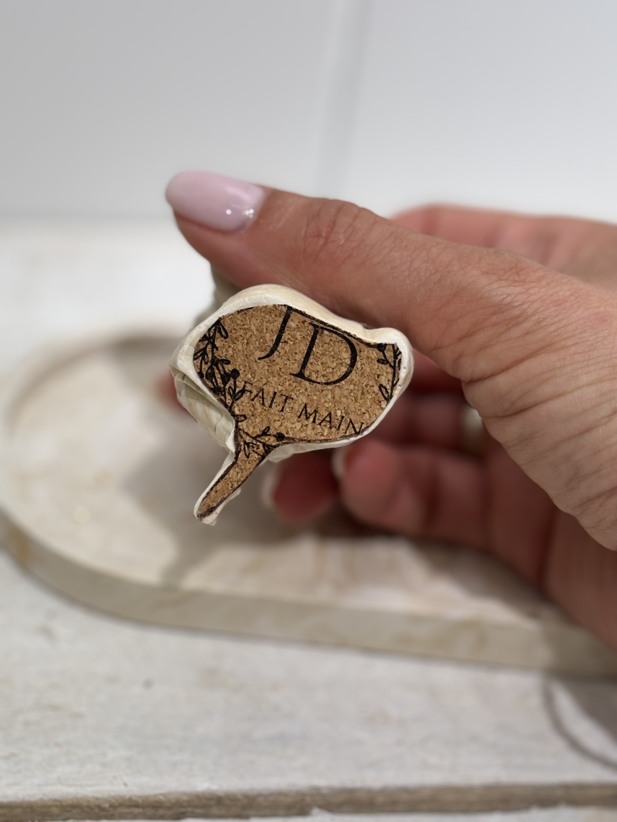 Figurine fillette cœur 