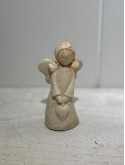 Petite figurine ange cœur beige 