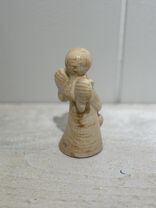 Petite figurine ange cœur beige 