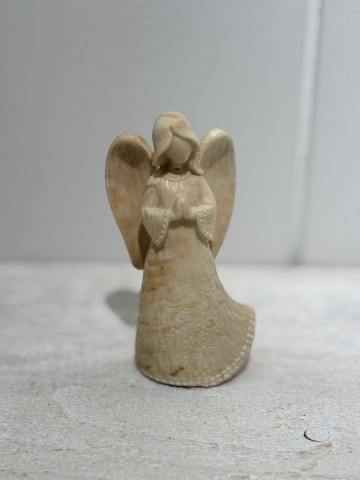 Petite figurine vierge marbré beige 