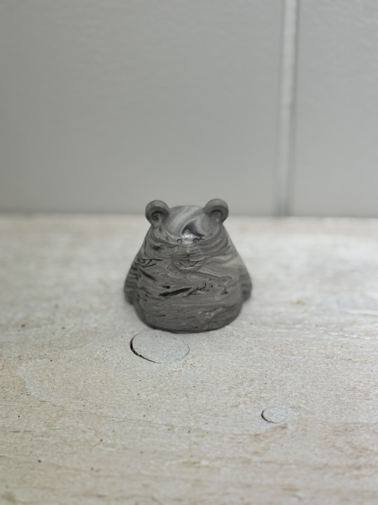 Petite figurine ourson noir