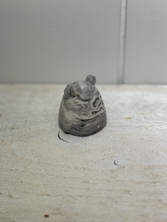 Petite figurine ourson noir