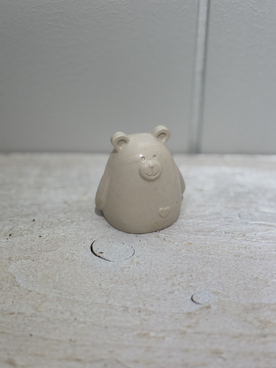 Petite figurine ourson beige 