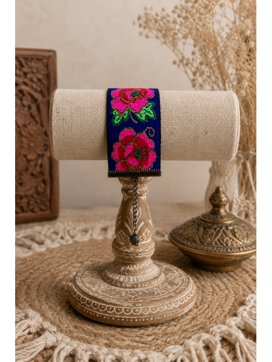 Bracelet manchette brodé fleuri bleu | Bijou bohème chic femme