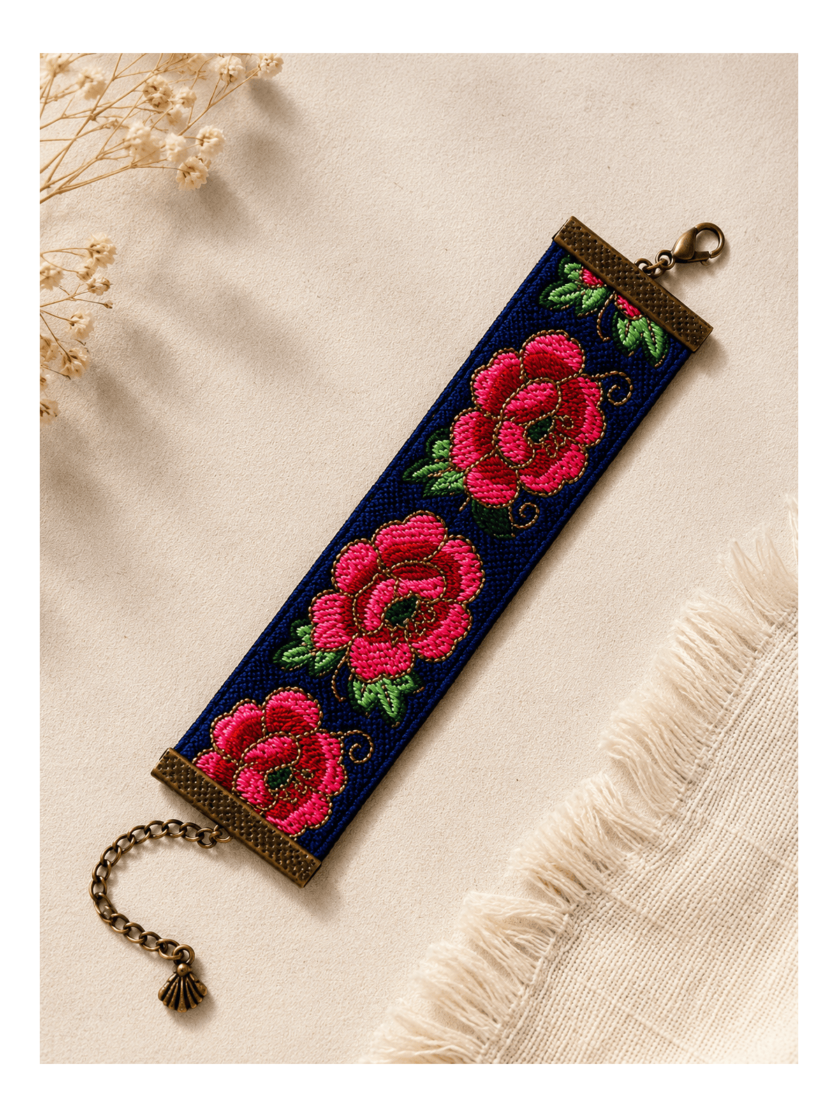 Bracelet manchette brodé fleuri bleu | Bijou bohème chic femme