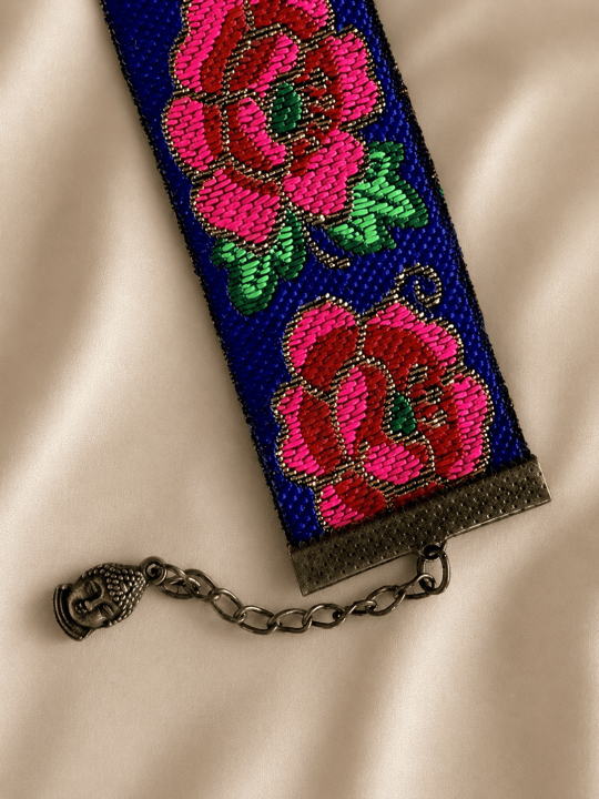Bracelet manchette brodé fleuri bleu | Bijou bohème chic femme