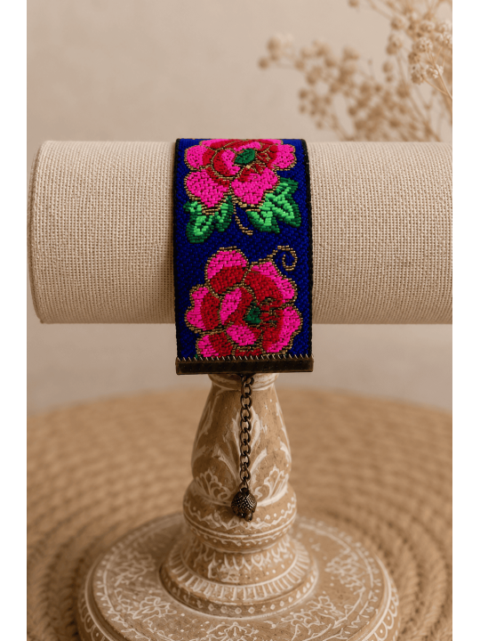 Bracelet manchette brodé fleuri bleu | Bijou bohème chic femme