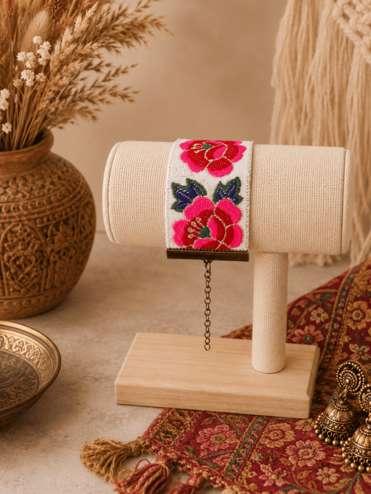 Bracelet manchette brodé blanc fleuri | Bijou bohème chic
