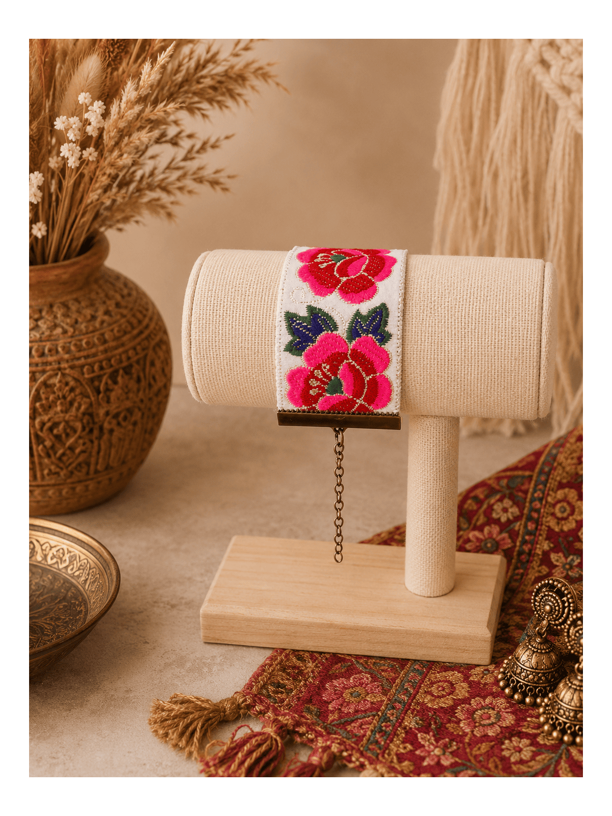 Bracelet manchette brodé blanc fleuri | Bijou bohème chic