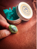 Bague coquillage vert irisé en argile polymère – bohème réglable