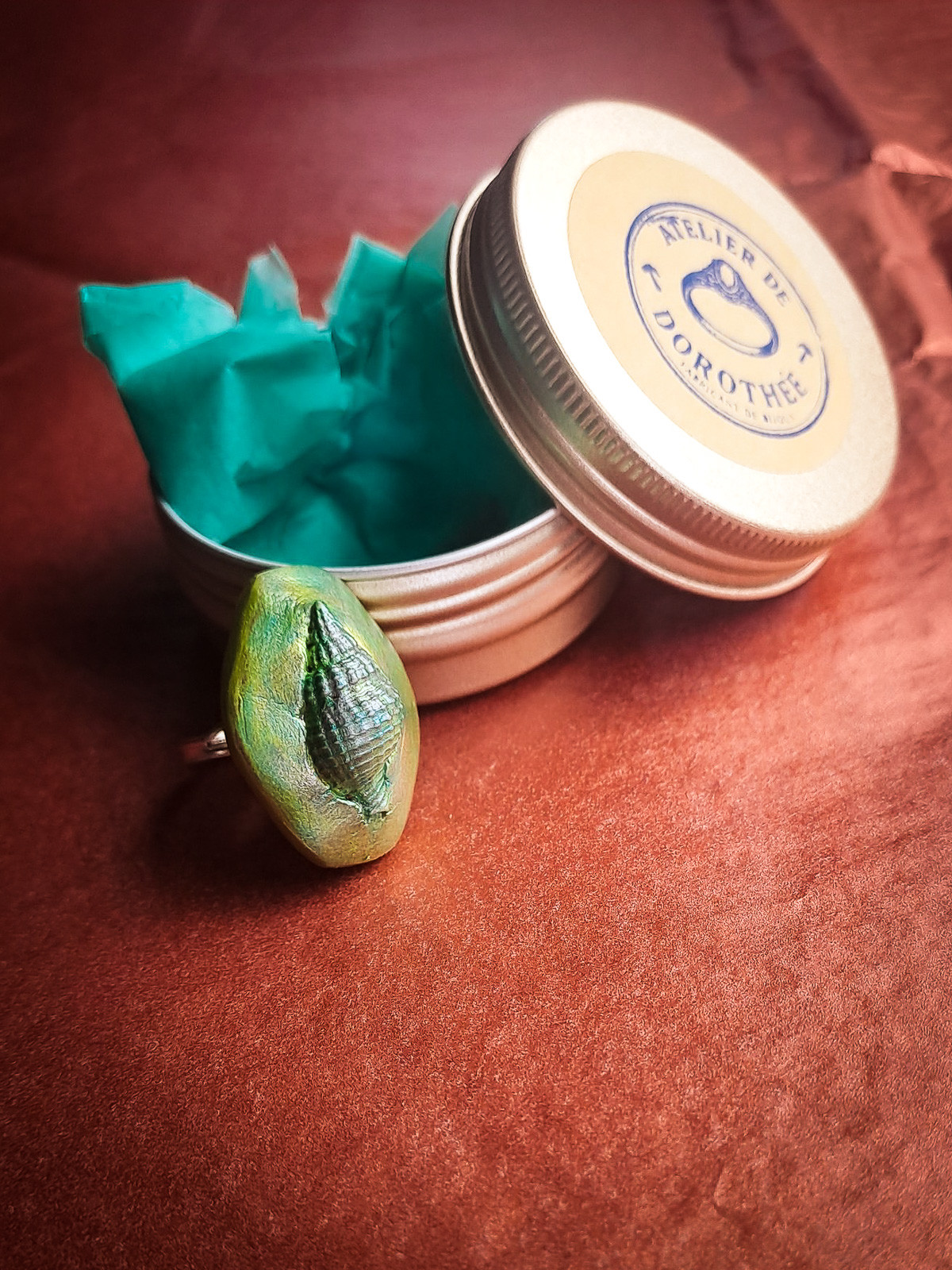 Bague coquillage vert irisé en argile polymère – bohème réglable