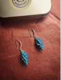 Boucles d’oreilles pendantes coquillages peints main bleu vert
