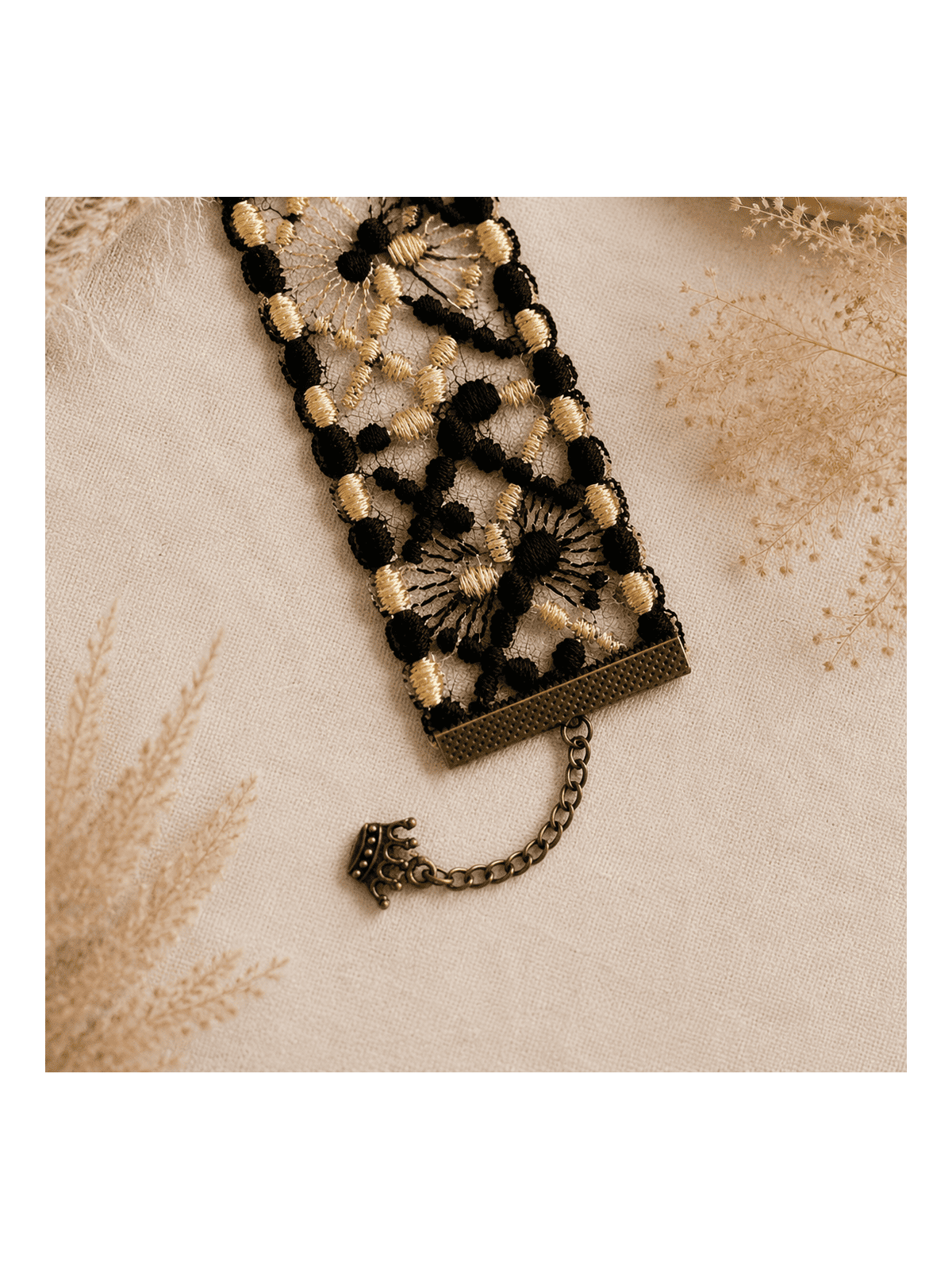 Bracelet manchette brodé noir et doré Bijou bohème chic femme ajustable