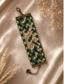 Bracelet en dentelle ancienne revisitée vert émeraude et or, bohème chic 