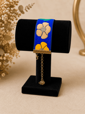 Bracelet Fleuri Bleu Roi Bohème Chic – Bijou Artisanal Tissé Femme