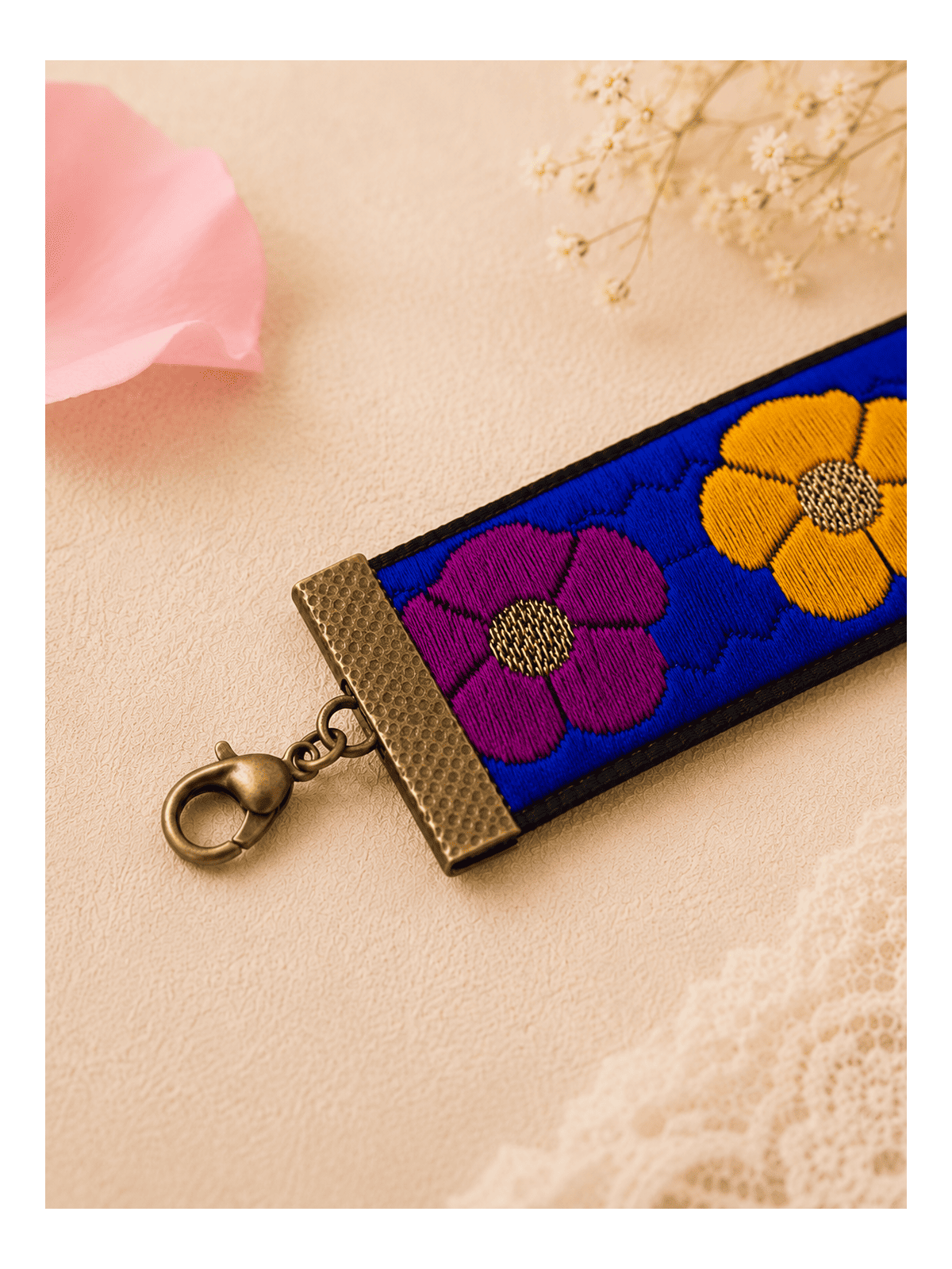 Bracelet Fleuri Bleu Roi Bohème Chic – Bijou Artisanal Tissé Femme