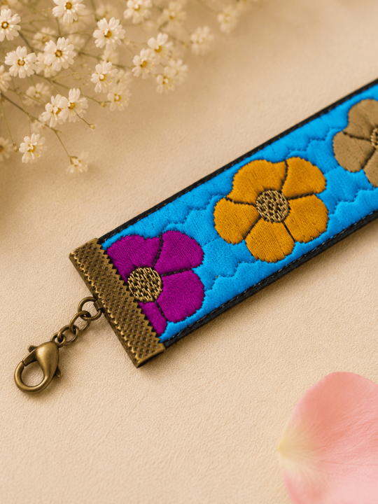 Bracelet Fleuri Bleu Turquoise Bohème Chic – Bijou Artisanal Tissé