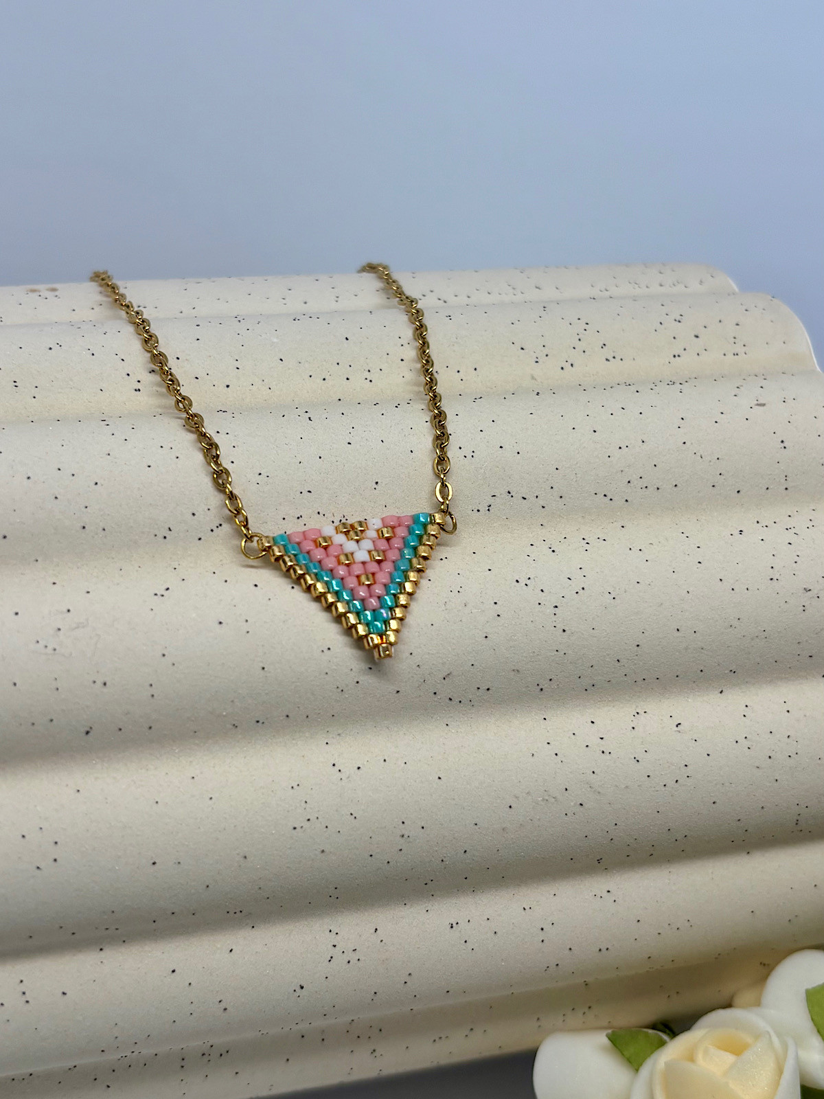 Collier Triangle Miyuki Pastel | Artisanat Fait Main Bretagne BZH