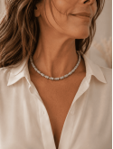Divine, un collier en boutons de djellaba et perles métal couleur argent 