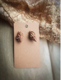 Boucles d'oreilles puces en coquillages naturels rouge doré | Argent 925