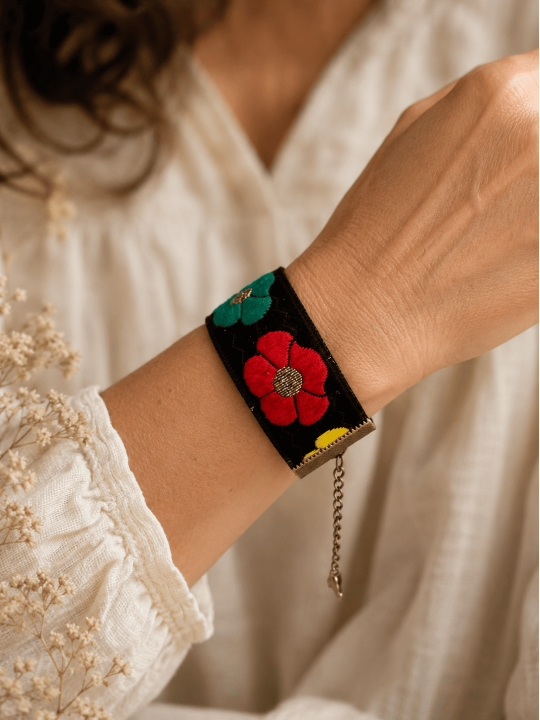 Bracelet noir Fleuri Bleu Bohème Chic  Bijou Artisanal Femme
