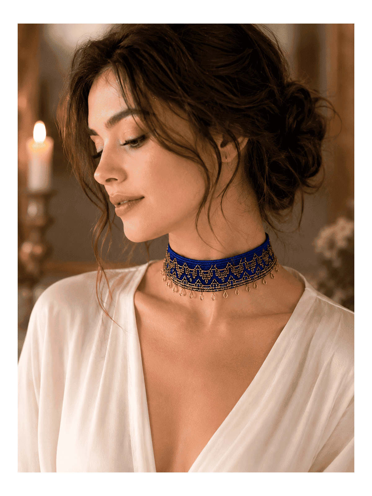 Un collier bleu et or artisanal parfait pour les femmes en quête d'un bijou original, élégant et intemporel.