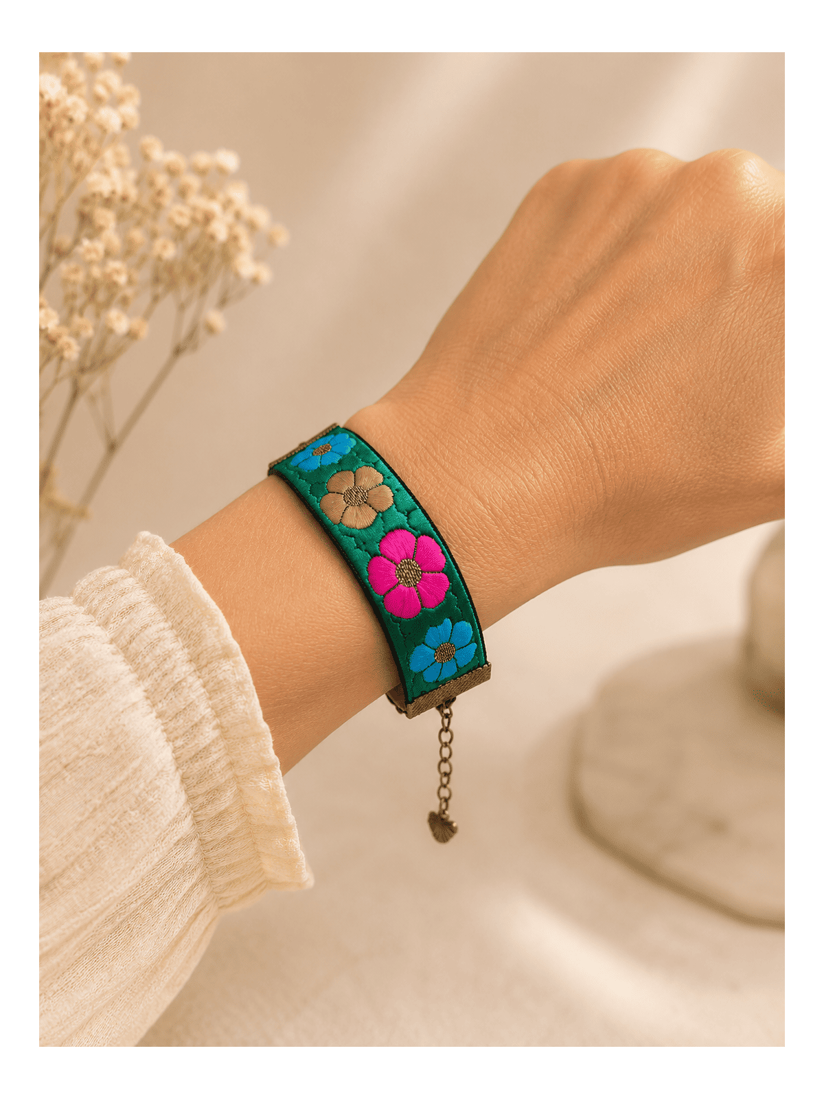 Bracelet Fleuri Vert Émeraude Bohème Chic Bijou Artisanal Femme