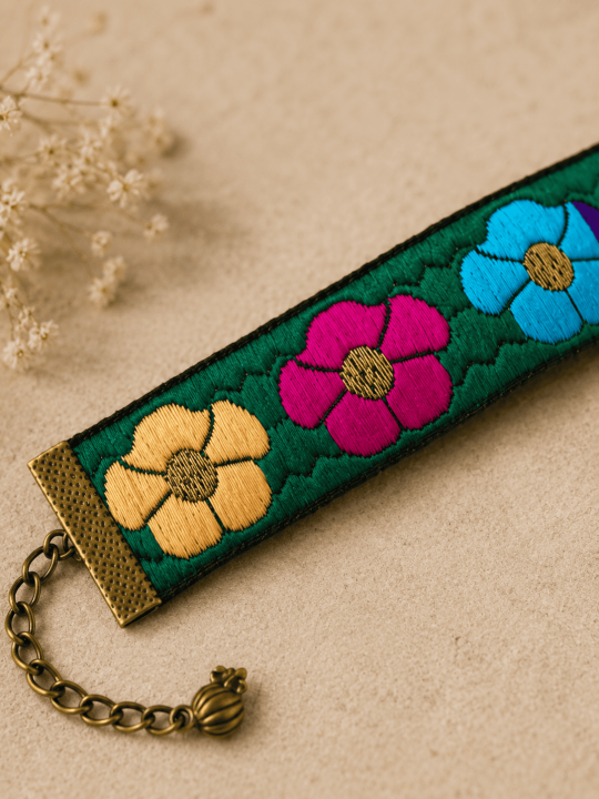 Bracelet Fleuri Vert Émeraude Bohème Chic Bijou Artisanal Femme