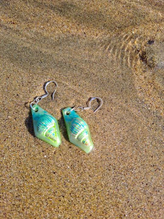 Boucles d'oreilles coquillage naturel vert jade peint à la main – Argile polymère & Argent sterling 925