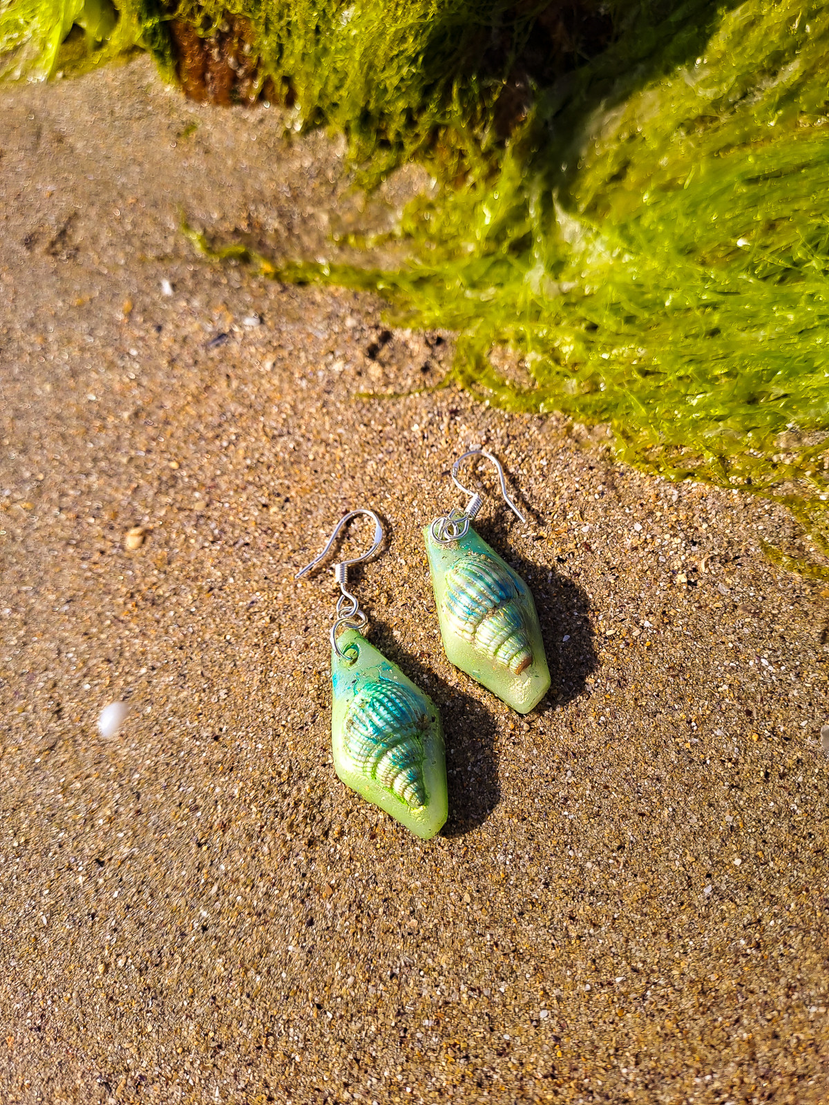 Boucles d'oreilles coquillage naturel vert jade peint à la main – Argile polymère & Argent sterling 925