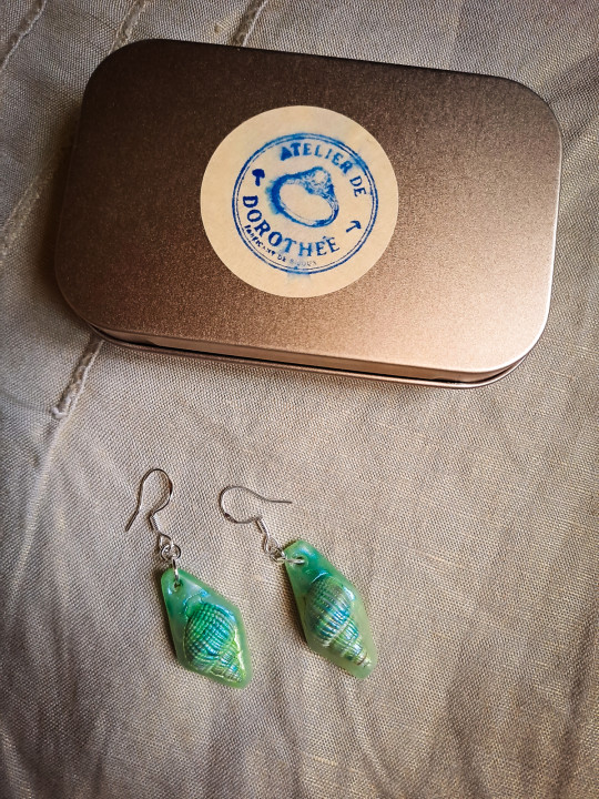 Boucles d'oreilles coquillage naturel vert jade peint à la main – Argile polymère & Argent sterling 925