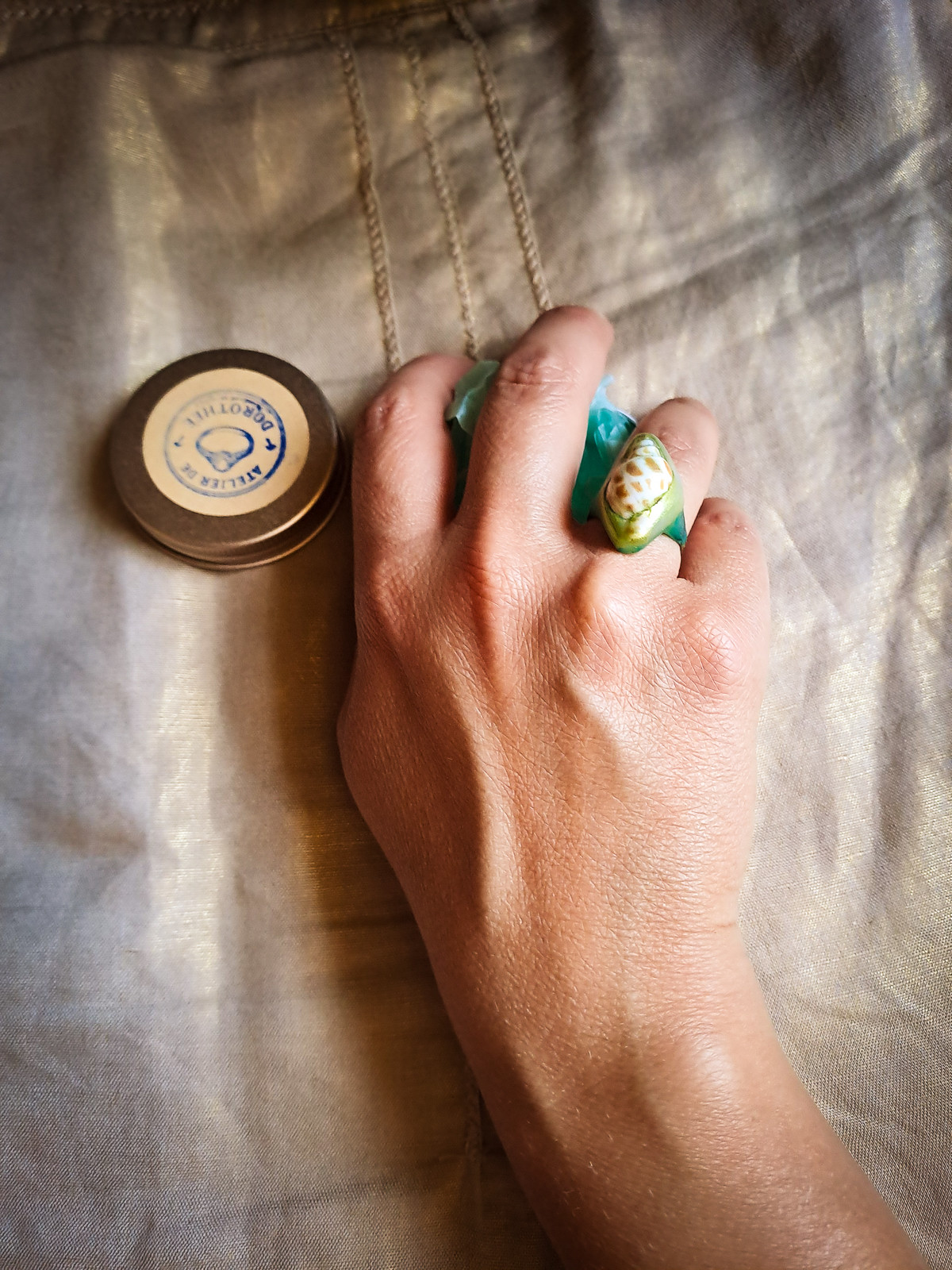 Bague coquillage naturel peint à la main – Argile polymère vert émeraude – Création artisanale